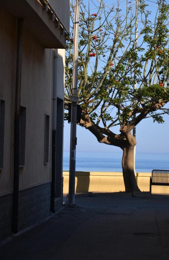 I Tesori Del Mare Bed and Breakfast Letojanni Buitenkant foto